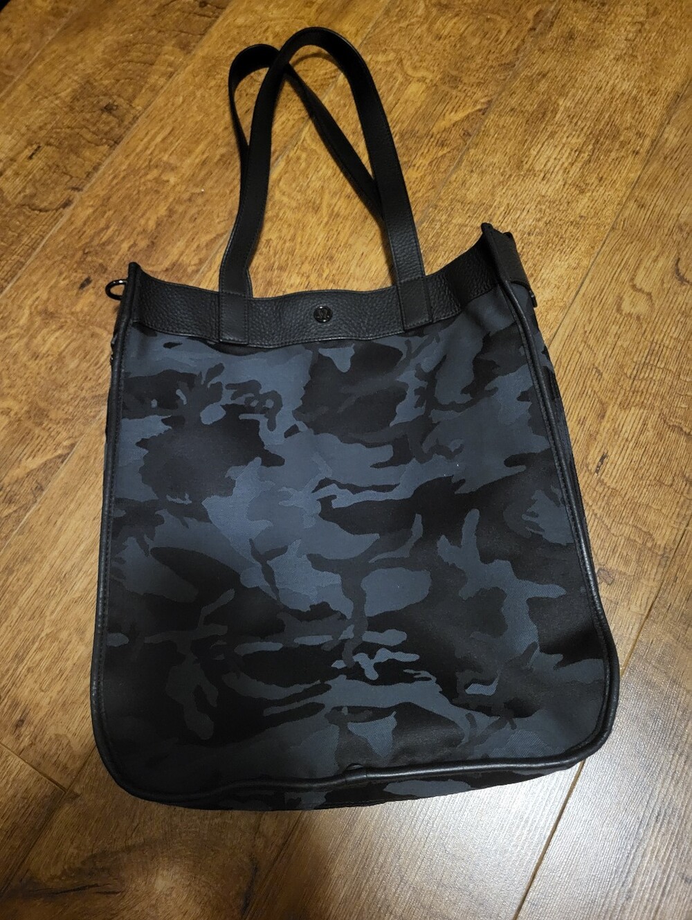 Women's Black Camo Tote Bag - Stylish Everyday Carry